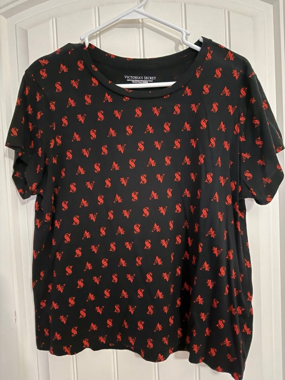 Large victoria’s Secret black logo shirt